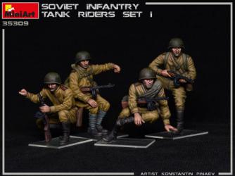 Советские Солдаты Едущие на Танке Набор 1